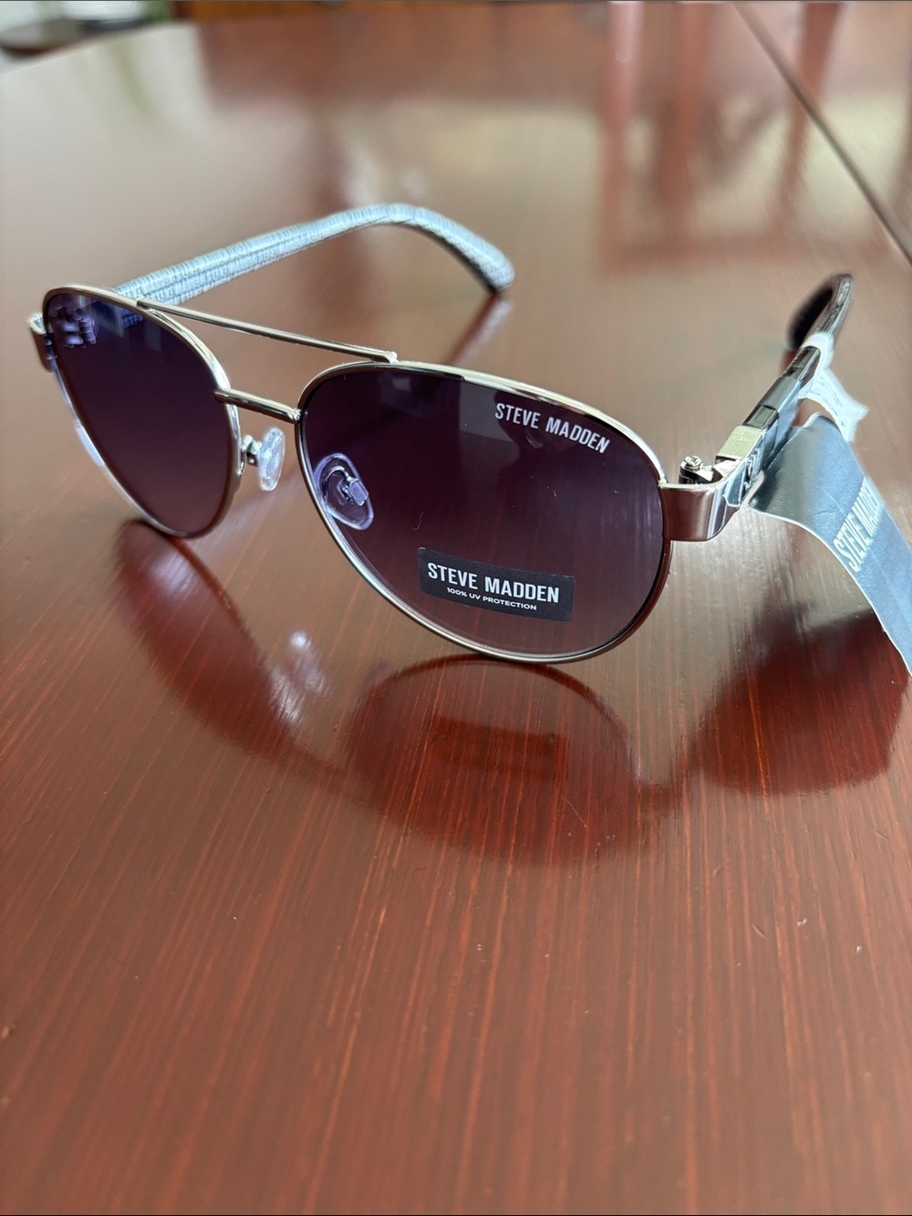 Steve Madden 100% UV protection,gold frame,black arms w/logo,gradient oval lens